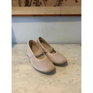 BZees Keynote Shoes Womens Size 8 Beige Mary Jane Slip On Comfort Walking Flats
